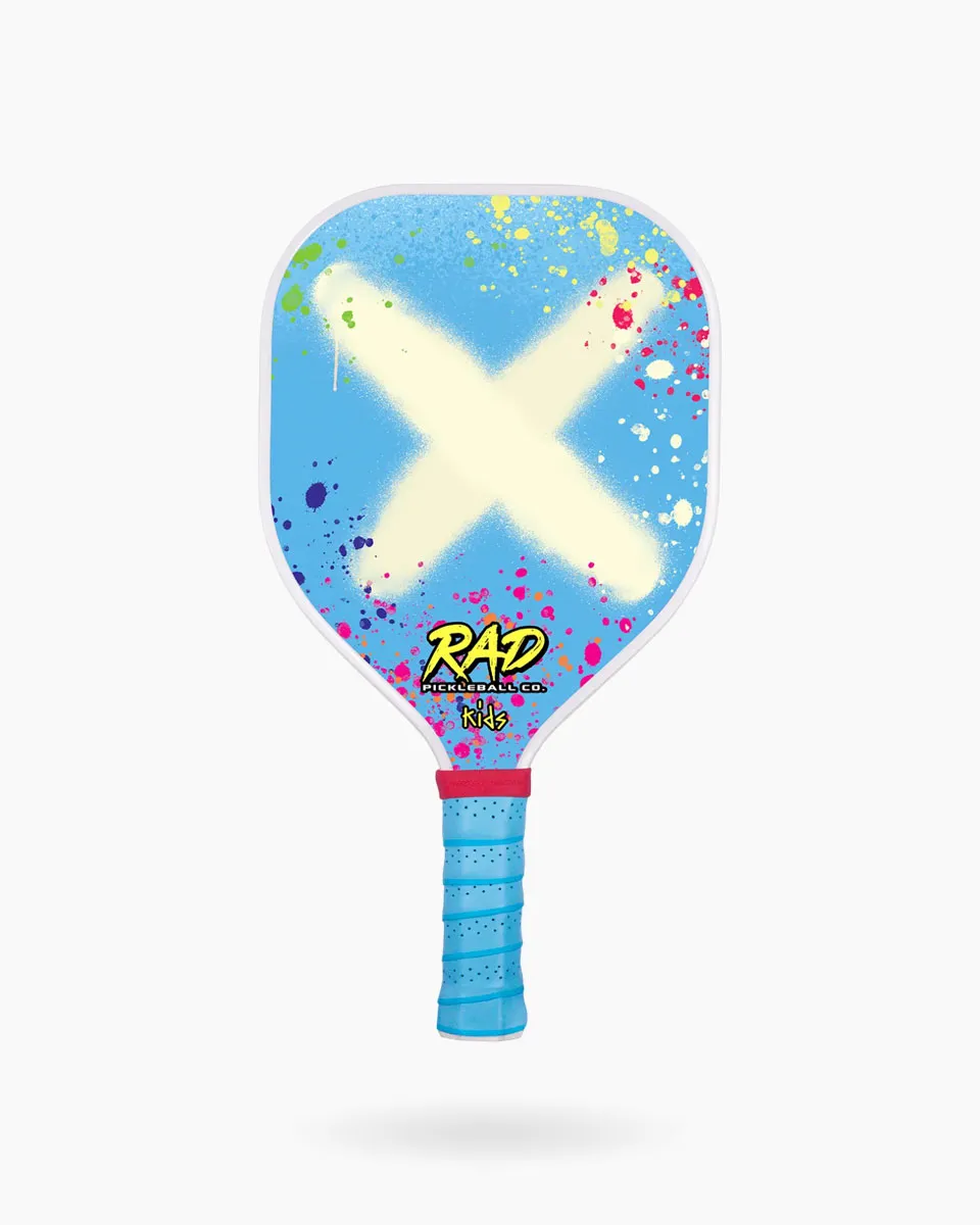 hudson-kids-spin-grit-texture Close-up of the Ultimate Spin Texture on the Hudson Kids paddle for high-RPM ball control